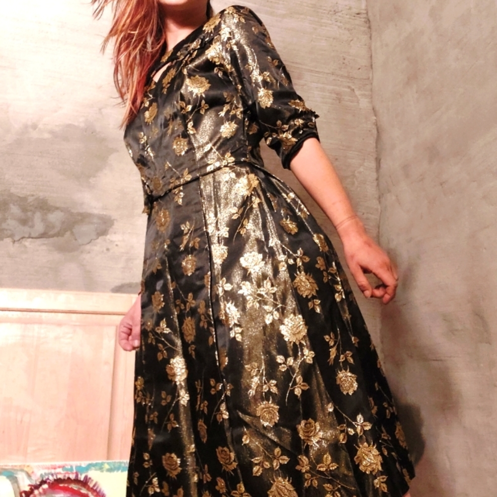Vintage 40's classic brocade dress w/ keyhole neck & metallic gold roses - Picture 1 of 16